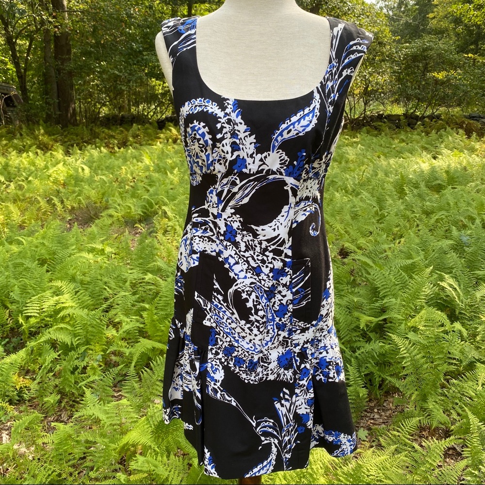 PER SE DRESS BLACK WHITE BLUE FLORAL PRINT FLOUNCE SCOOP NECK Size 2
